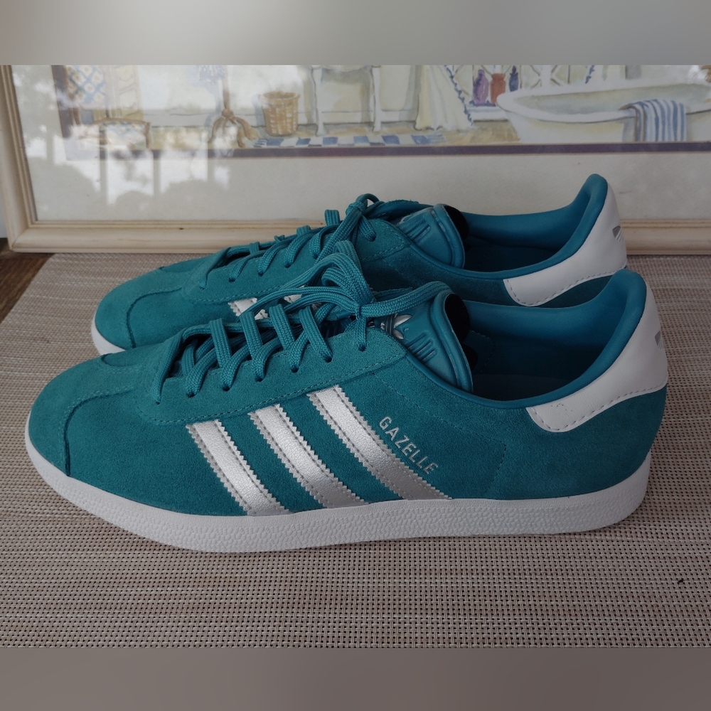 Adidas "Gazelle" Turquoise Suede/Silver/White Vintage Casual Sneakers. Size 10.